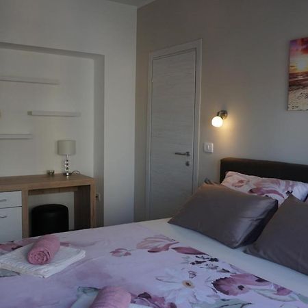 Apartman Luka Pula Exterior foto
