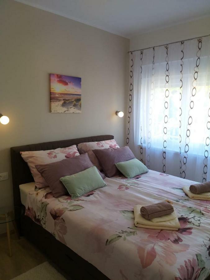 Apartman Luka Pula Exterior foto